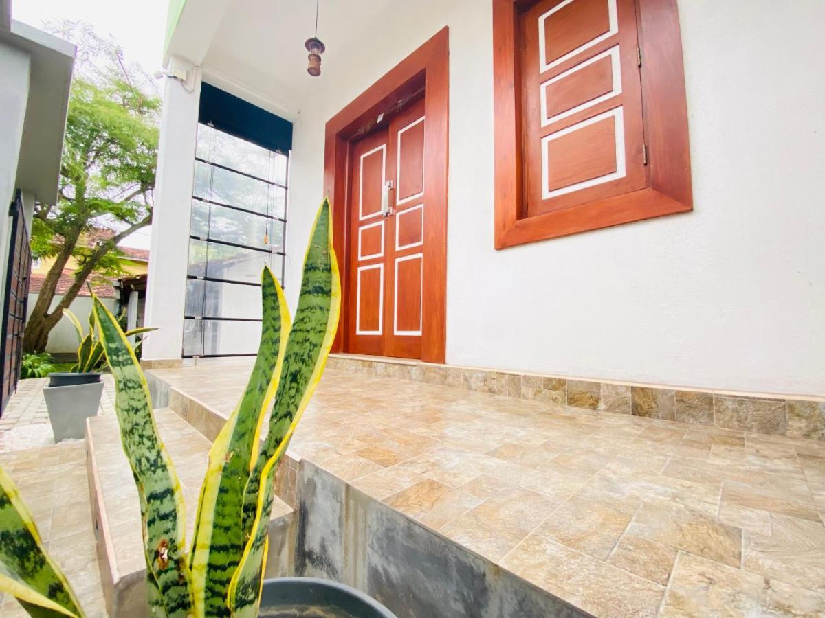 Srimadis Villa Near Airport - Negombo Zewnętrze zdjęcie