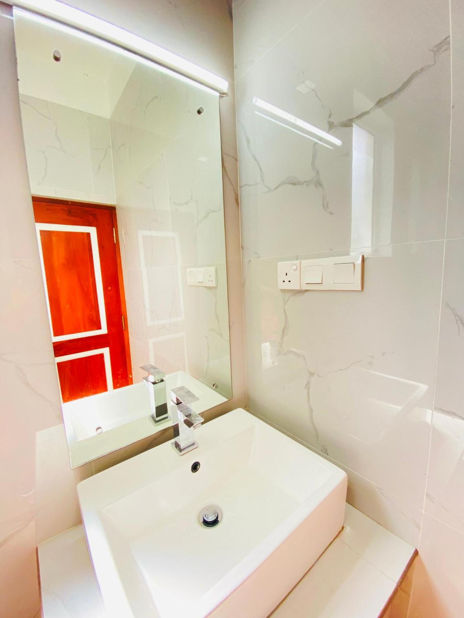 Srimadis Villa Near Airport - Negombo Zewnętrze zdjęcie